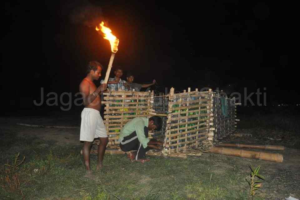 India first time empty Plastic Bottles Boat Expedition Mayapur to Kolkata - 2015