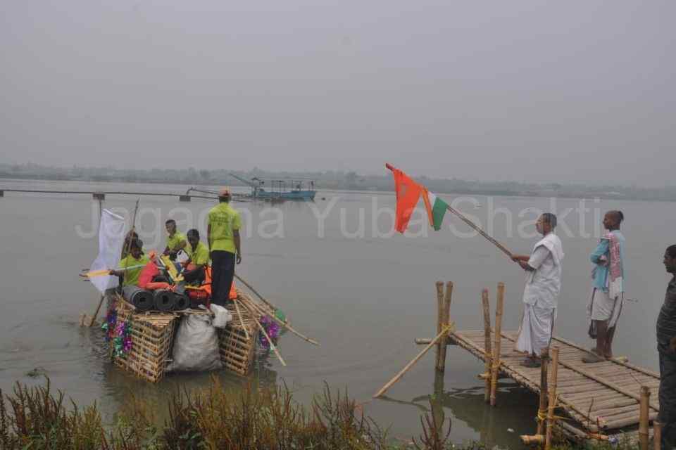 India first time empty Plastic Bottles Boat Expedition Mayapur to Kolkata - 2015